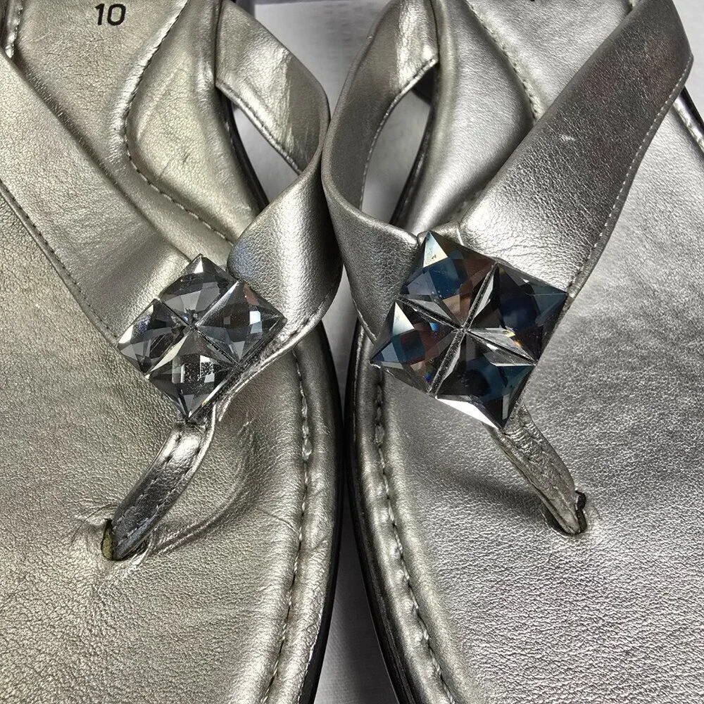 WOMENS ITALIAN SHOEMAKERS THONG WEDGE SANDAL SILVER SIZE 10  EUC - Picture 9 of 10